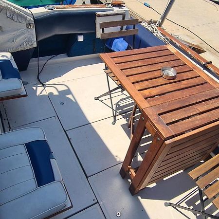 Boat to sleep in Barcelona Hotel Sant Adria de Besos Buitenkant foto